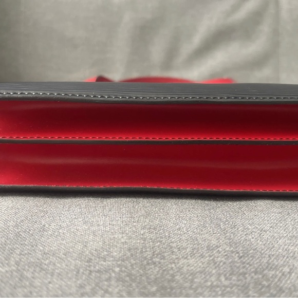 HP 🎉🥳🥳 Rare Louis Vuitton Varenne Epi leather Red Black Louis Vuitton handbag - Picture 7 of 17